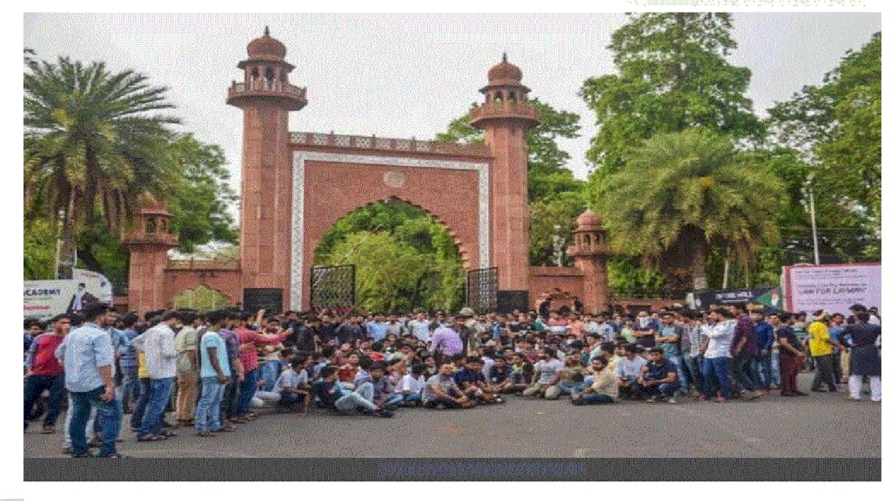 AMU controversy : धार्मिक भावनाओं को भड़काने के आरोप में जितेंद्र कुमार को नोटिस जारी, बिना शर्त मांगे माफी