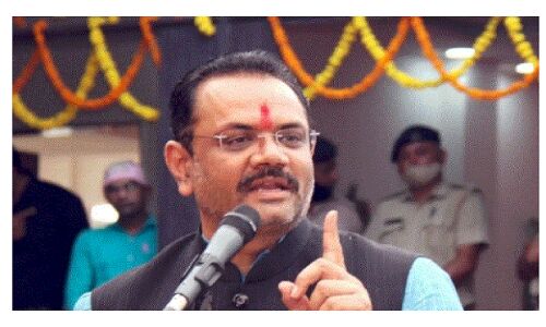 गुजरात के शिक्षा मंत्री का विवादित बयान, कहा - जिन्हें यहां की शिक्षा नहीं पसंद वो जहां जाना चाहें जा सकते हैं