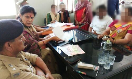 Kanpur News : प्रखर महाराज ने किया बेटी वशीकरण, फिर दीक्षा देने के बहाने किया दुष्कर्म, मां का आरोप, बाबा के खिलाफ FIR दर्ज