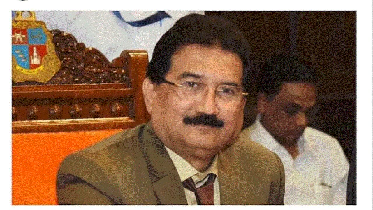 शिवसेना नेता यशवंत जाधव के यहां सबसे बड़ा छापा, इनकम टैक्स रेड में 41 संपत्तियां सीज शिवसेना नेता यशवंत जाधव के यहां सबसे बड़ा छापा, इनकम टैक्स रेड में 41 संपत्तियां सीज