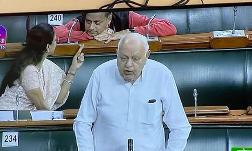 Shashi Tharoor : कुछ तो लोग कहेंगे.., सुप्रिया सुले के साथ वायरल वीडियो पर शशि थरूर ने दिया ये जवाब