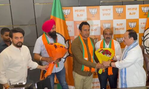 Himachal Pradesh में भाजपा ने की AAP पर सर्जिकल स्ट्राइक, प्रदेशस्तरीय नेतृत्व पर लगा दी झाड़ू