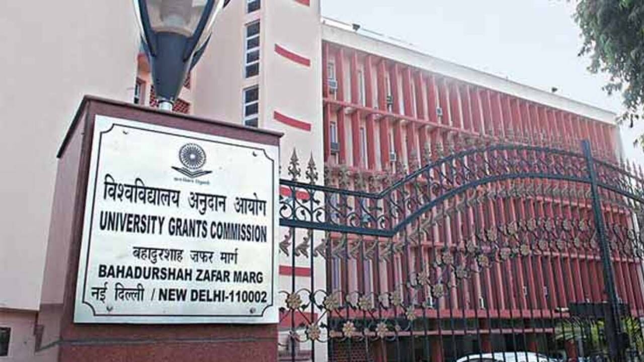 Top 10 News : UGC ने छात्रों को दी एक साथ 2 डिग्री प्रोग्राम की इजाजत, SC ने एहतियाती हिरासत को बताया निजी स्वतंत्रता पर हमला