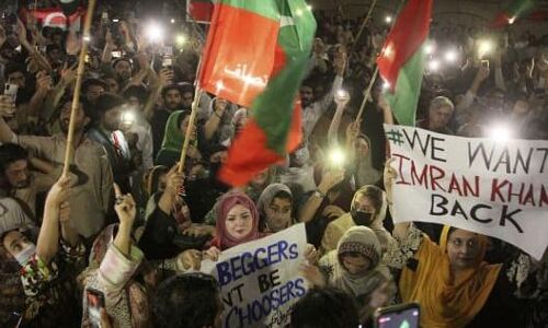 Pakistan Latest News: लाहौर,कराची की सड़कों पर लगे चौकीदार चोर है के नारे Pakistan Latest News: लाहौर,कराची की सड़कों पर लगे चौकीदार चोर है के नारे