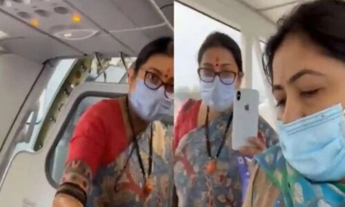 Smriti Irani Petrol Price Controversy: गैस-पेट्रोल की महंगाई पर फ्लाइट में घिरीं Smriti Irani, कांग्रेस नेत्री ने पूछा ऐसा सवाल...