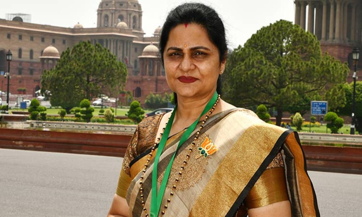 BJP MP on LPG Price Hike : अब भाजपा सांसद ने महंगाई पर दिया गोबर ज्ञान, बोलीं- गोबर से चूल्हा जलाओ, गैस महंगी नहीं लगेगी