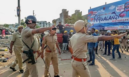Himatnagar Communal Violence: हिम्मतनगर में फिर भड़की सांप्रदायिक हिंसा, फेंके गए पेट्रोल बम, 4 गिरफ्तार