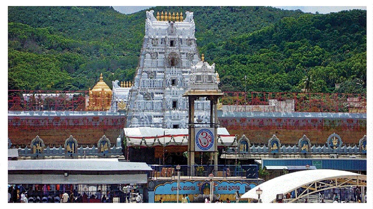 तिरुपति : तिरुमाला वेंकटेश्वर मंदिर में भगदड़,  कई श्रद्धालु घायल।