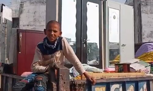 Gujarat Violence : पथराव और पेट्रोल बम से हमला कर रहे दंगाई, गुजरात के हिम्मतनगर से ऐसे पलायन कर रहे दर्जनों परिवार, पुलिस नहीं कर रही मदद