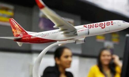 स्पाइसजेट ने 80 पायलटों को बिना वेतन के 3 महीने की छुट्टी पर भेजा, 50% उड़ानों पर रोके बाद लिया ये फैसला