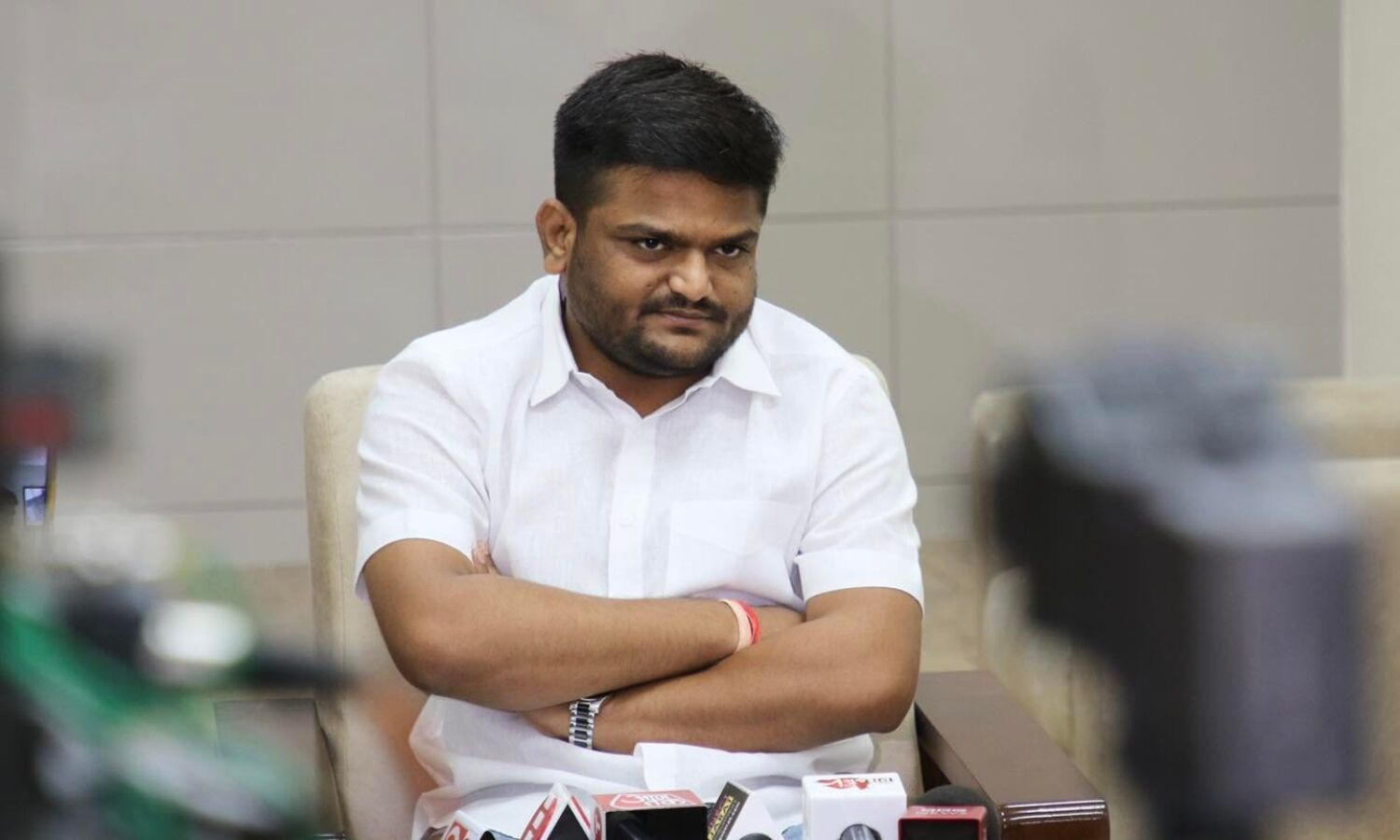 Hardik Patel बोले पार्टी में मेरी हालत उस नए दूल्हे जैसी जिसकी नसबंदी करा दी गई, AAP में जाने की अटकलें तेज