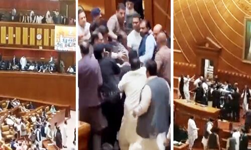 Pakistan News : इमरान खान की पार्टी के विधायकों ने किया पंजाब के डिप्टी स्पीकर पर हमला, मारे थप्पड़, फेंके लोटे, देखें वीडियो