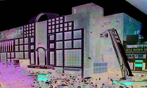 Delhi News: उपहार सिनेमा में लगी भीषण आग, फर्नीचर-कबाड़ जला, 1997 में यहां आग लगने से 59 की मौत हुई थी