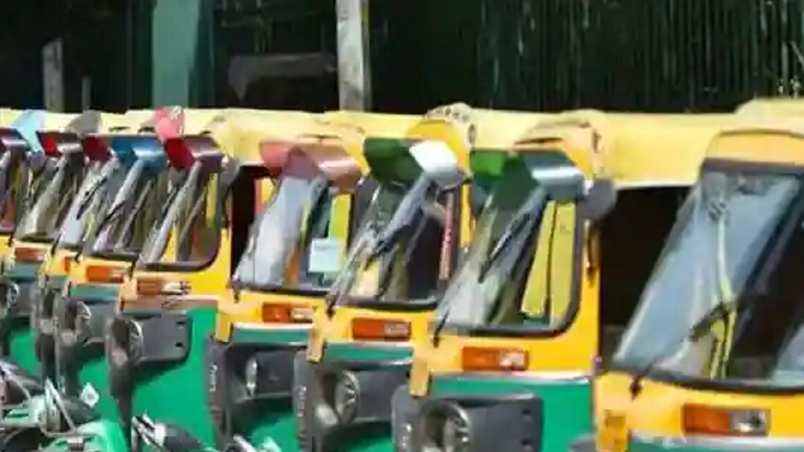 Auto and Taxi Fare Increased : दिल्ली में ऑटो टैक्सी में सफर करना हुआ महंगा, जानिए कितने रुपए बढ़ा किराया