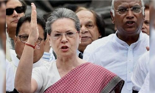 सोनिया गांधी का लेख: हिंदू-मुस्लिम मुद्दा नफरत और विभाजन का है वायरस