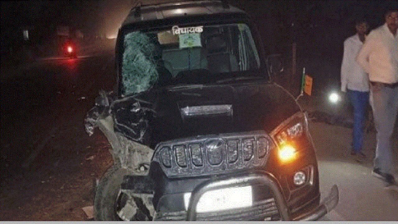 Lakhimpur khiri में भाजपा विधायक योगेश वर्मा की बीवी की गाड़ी से रौंदे गए दो युवक, पुलिस ने कहा - ड्राइवर के खिलाफ दर्ज हुआ मुकदमा