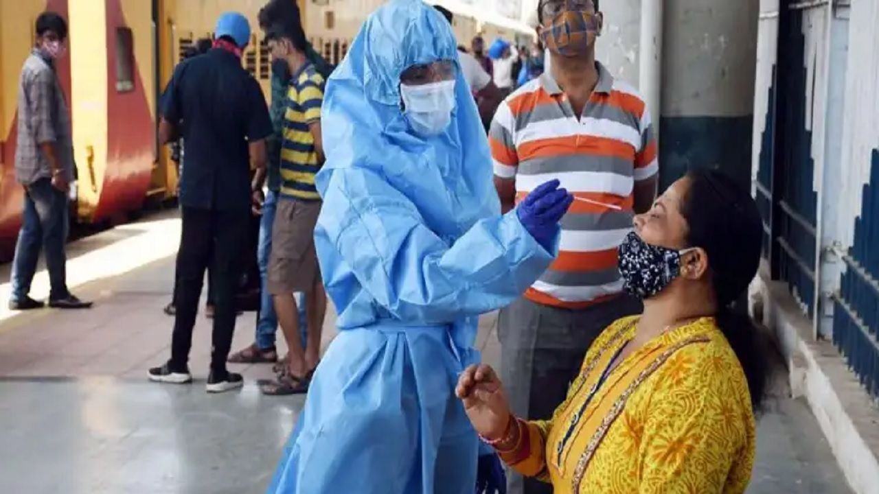 Covid cases Delhi Today: दिल्ली में कोरोना की खतरनाक रफ्तार, 24 घंटे में नए मामले 1000 पार, 5.7 फीसदी पहुंची पॉजिटिविटी रेट