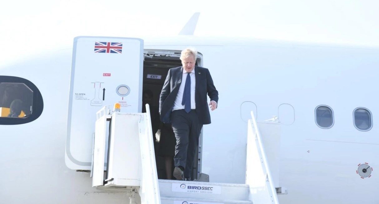 Boris Johnson India Visit Updates: दो दिवसीय भारत दौरे पर पहुंचे ब्रिटेन के प्रधानमंत्री बोरिस जॉनसन, जानिए मिनट-टू-मिनट कार्यक्रम Boris Johnson India Visit Updates: दो दिवसीय भारत दौरे पर पहुंचे ब्रिटेन के प्रधानमंत्री बोरिस जॉनसन, जानिए मिनट-टू-मिनट कार्यक्रम