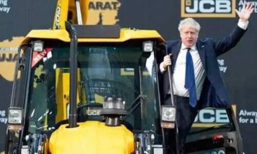 Bulldozer Plant Inauguration : बुलडोजर को मानने वाले चरखा कैसे चला सकते हैं? बोरिस जॉनसन को JCB से इतना प्रेम क्यों
