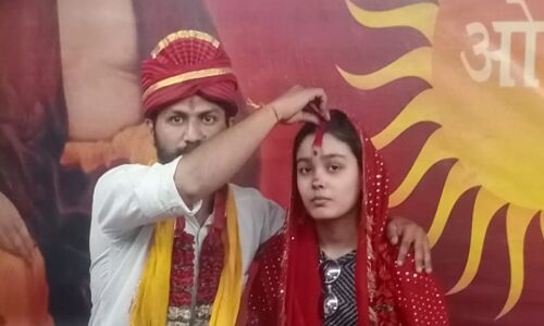 Agra News: लव-जिहाद का आरोप लगा कर भीड़ ने जला दिया था लड़के का घर, कोर्ट में लड़की ने कहा अपनी मर्जी से की शादी, पति के साथ रहना है