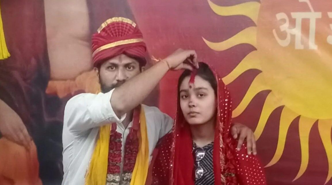 Agra News: लव-जिहाद का आरोप लगा कर भीड़ ने जला दिया था लड़के का घर, कोर्ट में लड़की ने कहा अपनी मर्जी से की शादी, पति के साथ रहना है