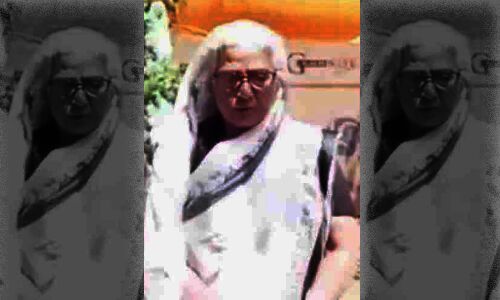 Bihar News : भोजपुर में अमित शाह की मौजूदगी में वीर कुंवर सिंह की पौत्र वधु को किया नजरबंद,  पुष्पा सिंह ने लगाए कई गंभीर आरोप