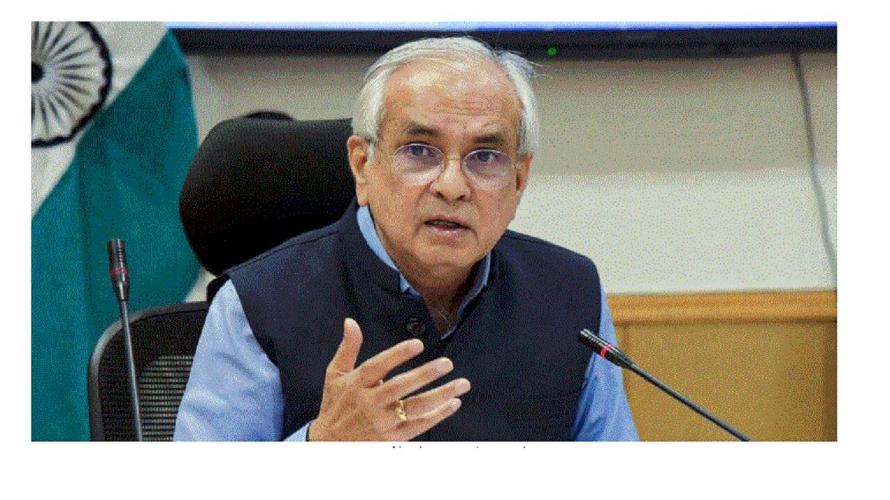 सुमन बेरी एक जानेमाने अर्थशास्त्री हैं और वर्ल्ड बैंक के चीफ इकोनॉमिस्ट रह चुके हैं।