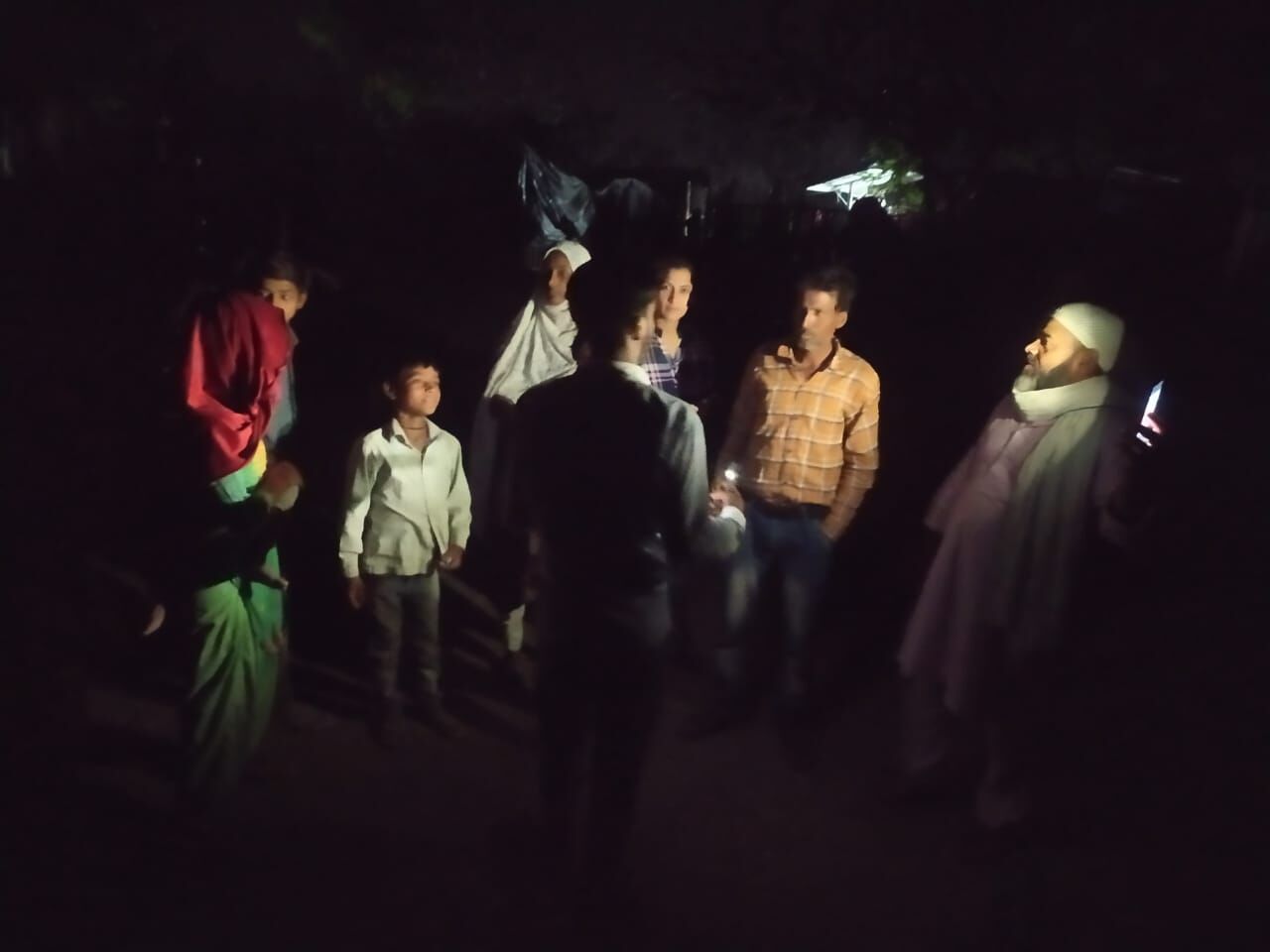 Ramnagar News: अंधेरी रात में बच्चों को पकड़ने निकली मास्टरों की एक टीम, 300 से अधिक बच्चों के लिए रात में चला अभियान