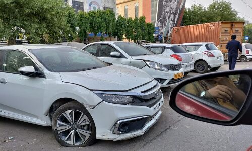 Delhi News: दिल्ली पुलिस ने थानों के सामने कई मुख्य सड़कों पर किया है अतिक्रमण, क्या MCD का बुलडोजर यहाँ भी चलेगा?