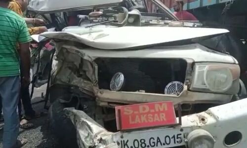 Dehradun News: तेज रफ्तार कंटेनर ने एसडीएम की गाड़ी को रौंदा, ड्राइवर की मौत, महिला एसडीएम की हालत नाजुक