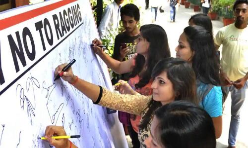 हल्द्वानी मेडिकल कॉलेज से फिर बोतल से बाहर निकला रैगिंग का जिन्न, हेल्पलाइन पोर्टल पर शिकायत के प्राचार्य ने एंटी रैगिंग कमेटी की बुलाई बैठक