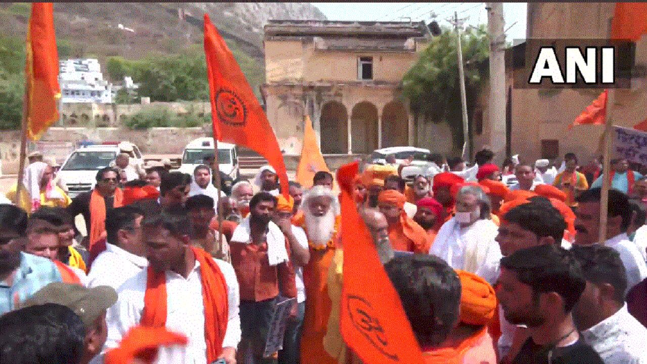 Alwar : मंदिर पुनर्निर्मण को लेकर महासंग्राम, BJP ने सीएम अशोक गहलोत को बताया औरंगजेब