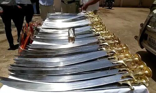 Maharashtra News: दंगे की साजिश? हथियारों का बड़ा जखीरा बरामद, तलवार-खंजर समेत इतने हथियार जब्त