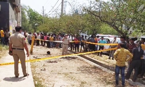 Delhi News : सीवर में उतरने से 2 लोगों की मौत, कूड़ा निकालने गया अब्दुल तो बचाने पहुंचा था चितरंजन