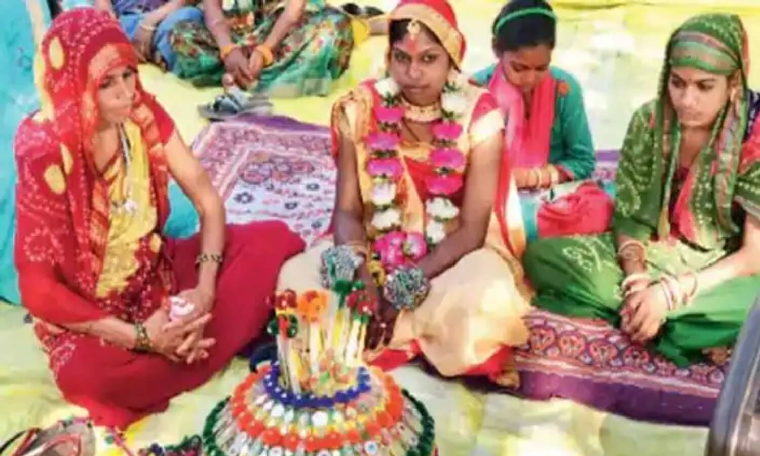 Gujrat Unique Wedding : भाई की शादी में बहन दूल्हा बन दुल्हन के घर ले जाती है बारात, भाभी संग फेरे भी बहन ही लेती है; जानिए इस अनोखी शादी के बारे में