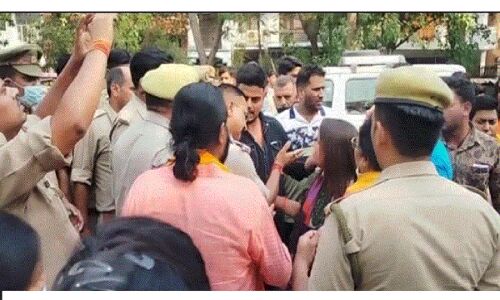 दुस्साहस : दुष्कर्मी को बचाने के लिए VHP और Bajrang Dal कार्यकर्ताओं ने की थाने में मारपीट, 5 पुलिसकर्मी घायल, FIR