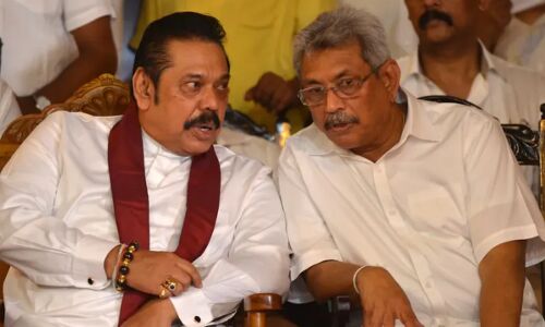 Sri Lanka Crisis : भाई महिंदा राजपक्षे को प्रधानमंत्री पद से हटाने के लिए सहमत हुए राष्ट्रपति गोटबाया, खत्म हो सकता है प्रदर्शन