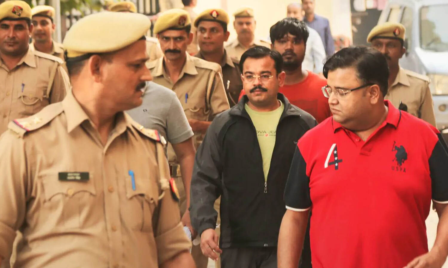 Ashish Mishra : लखीमपुर हिंसा के आरोपी मंत्री पुत्र को जेल में मिल रहा वीआईपी ट्रीटमेंट, बैरक में चार-चार कूलर और घर से आ रहा पसंद का खाना