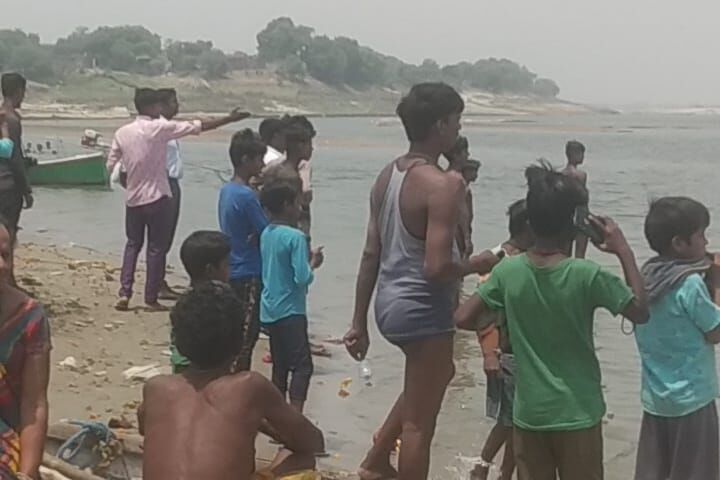 Mirzapur news: मिर्जापुर के विंध्याचल गंगा घाट पर दो दर्शनार्थियों की डूबने से मौत, ऐसे हुआ हादसा!