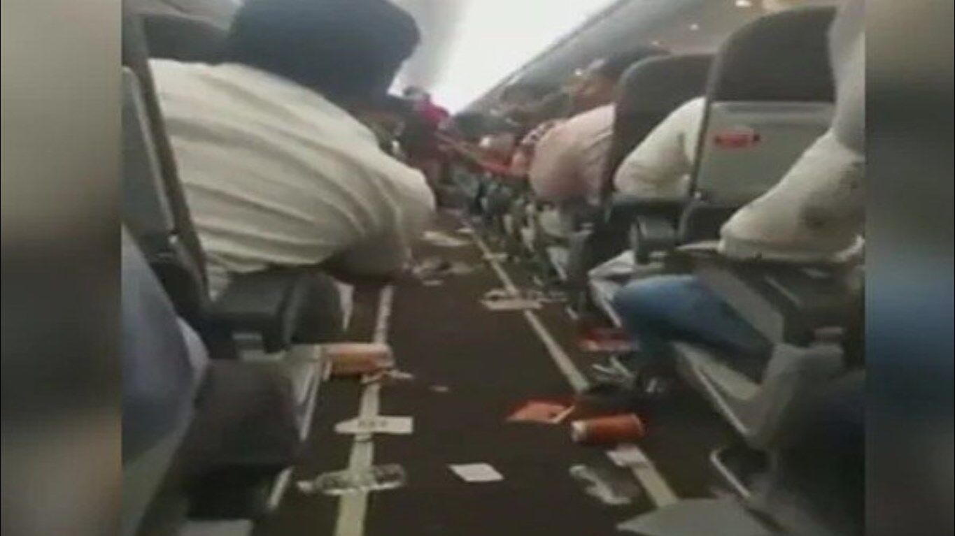 Spicejet emergency landing: लैंडिंग से पहले तूफान में फंसा स्पाइसजेट का विमान, 40 यात्री घायल, देखें वीडियो