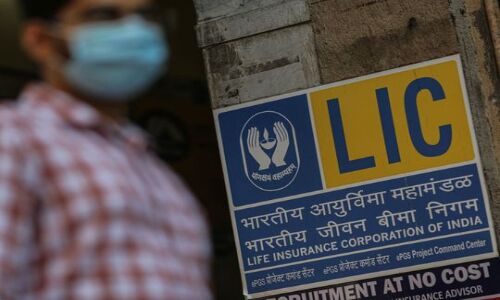 LIC  IPO News LIVE : एक घंटे में ही 2 करोड़ से ज्यादा लोगों ने एलआईसी के शेयरों के लिए लगायी बोली, 12% सब्सक्राइब हुआ IPO