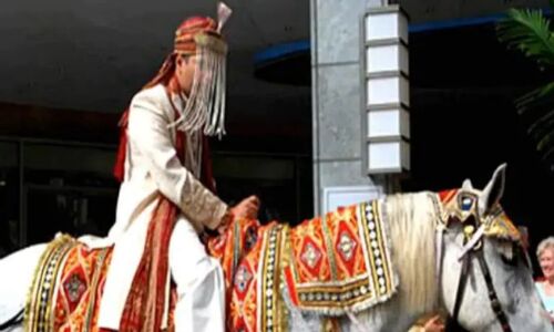 Haridwar News : जिसने बांटे शादी के कार्ड, उसी को छोड़कर दूल्हा ले गया बारात, गुस्साए दोस्त ने ठोका 50 लाख का मानहानि का दावा