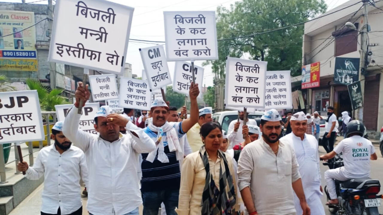 Sonipat News : बिजली कटौती से चौपट हो रहे उद्योग धंधे, कोयले का संकट बताकर अंडानी-अंबानी को फायदा पहुंचाने की साजिश, AAP कार्यकर्ताओं ने किया प्रदर्शन