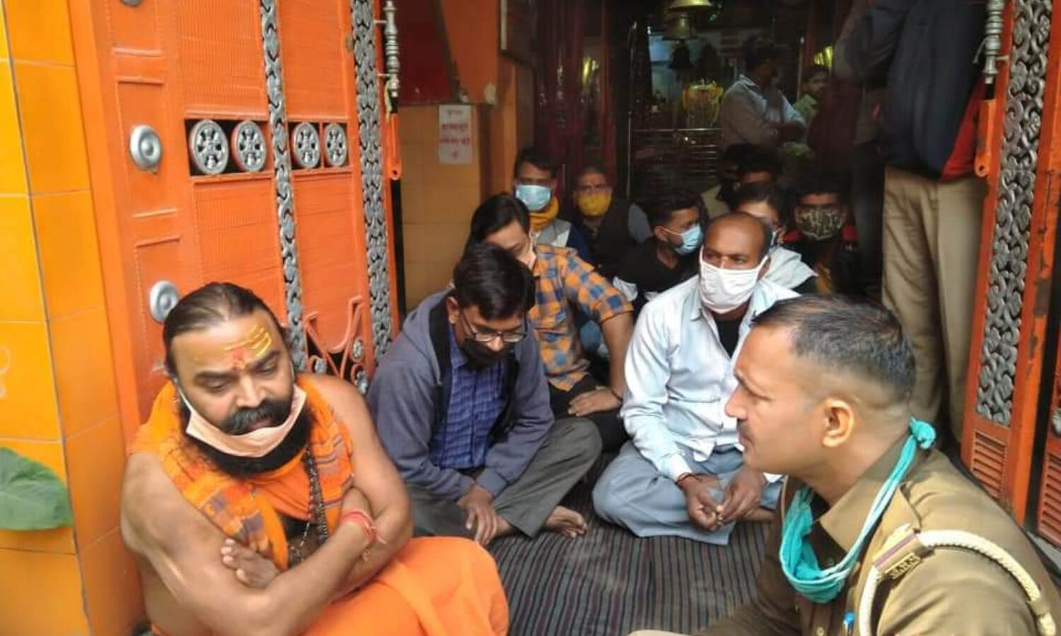 Ghaziabad Crime News : महंत के बिगड़े बोल- मस्जिद में घुसकर मौलवी को मारूंगा, केस दर्ज किया गया