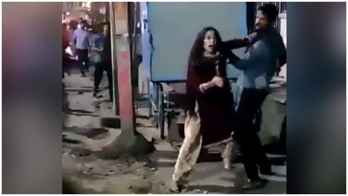 Hyderabad Latest News: हैदराबाद में ऑनर किलिंग,  युवक की बीच चौराहे पर हत्या,  देखें डरा देने वाला Video