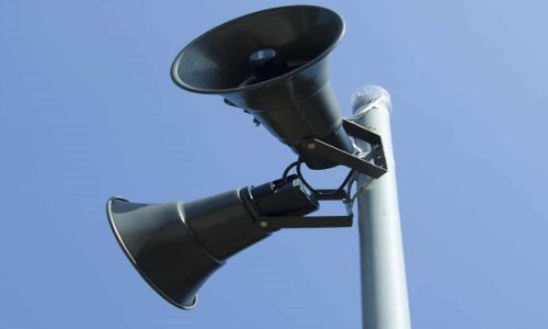 Loudspeaker Row : रात 10 बजे से सुबह 6 बजे तक कहीं भी न बजे लाउडस्पीकर, कर्नाटक HC का बड़ा फैसला