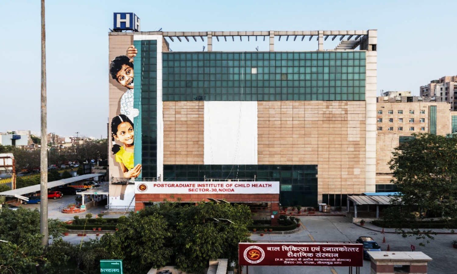 Asian Paints और Start India Foundation की पहल : अब सरकारी इमारतों पर दिखेगी आर्ट, नोएडा का अस्तपाल बना पहला लाभार्थी