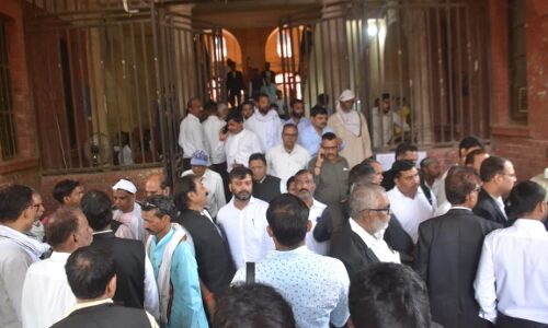 Gyanvapi Mosque: ज्ञानवापी मस्जिद का सर्वे शुरू होते ही उठी वाराणसी कमिश्नर बदलने की मांग