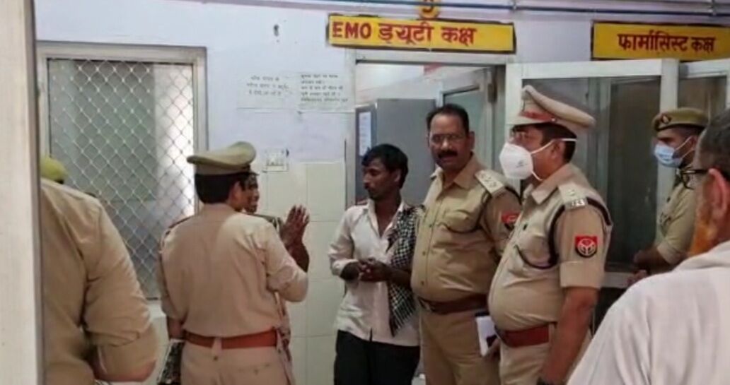 Pilibhit News: छेड़छाड़ के मुकदमे में समझौता न करने पर दंपति पर तेजाब फेंका, तीन हमलावर अरेस्ट, ये है पूरा मामला Pilibhit News: छेड़छाड़ के मुकदमे में समझौता न करने पर दंपति पर तेजाब फेंका, तीन हमलावर अरेस्ट, ये है पूरा मामला