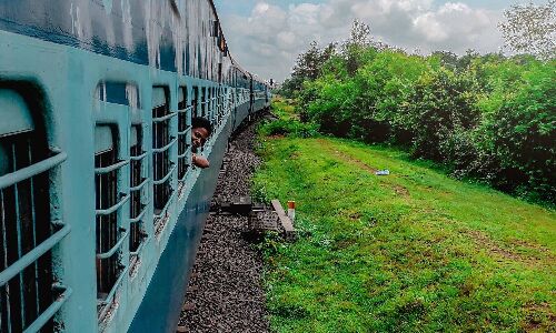 Indian Railway Rules : रात 10 बजे से सुबह 6 बजे तक ही कर सकते हैं मिडिल बर्थ का इस्तेमाल, रेलवे के ये नियम जानना बहुत जरूरी
